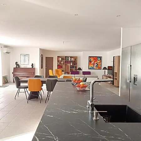 La Du Garrege Villa *